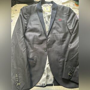 Men's suit